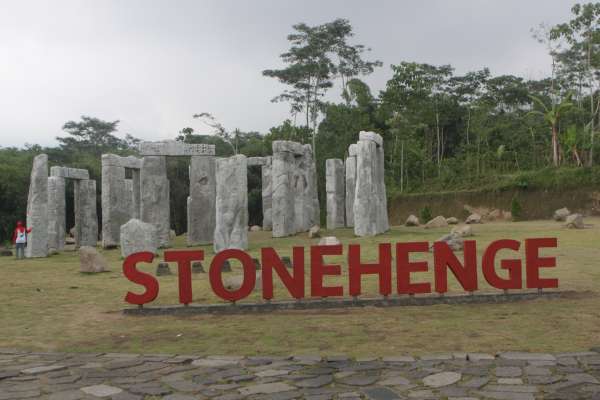 stonehenge cangkringan